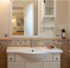 3 bedroom villa with heated pool in Kassiopi, Corfu, sleeps 6